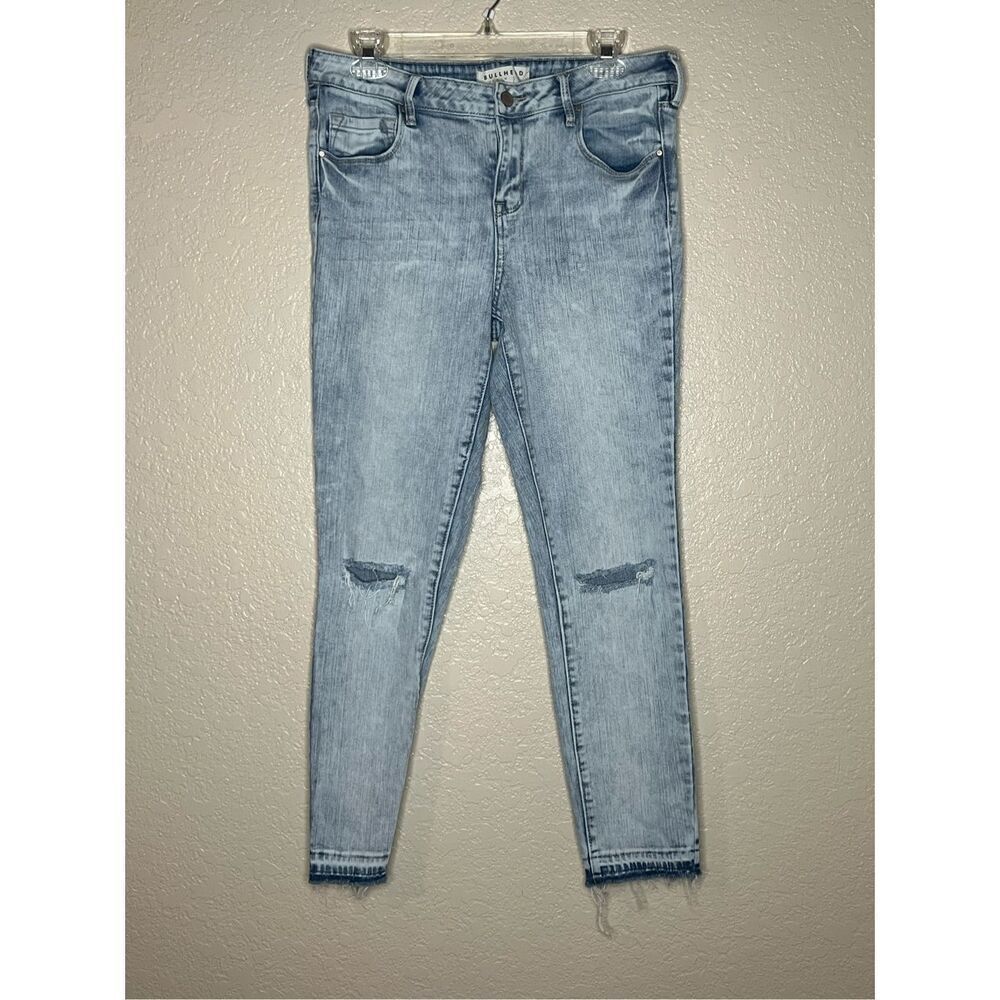 Lower rise Bullhead raw hem destroyed skinny jeans - size 30